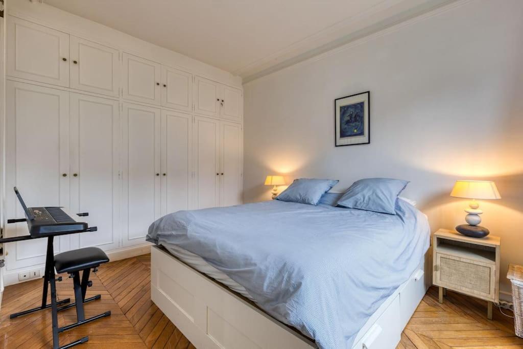 Dans Les Arbres A Montmartre Appartement Paris