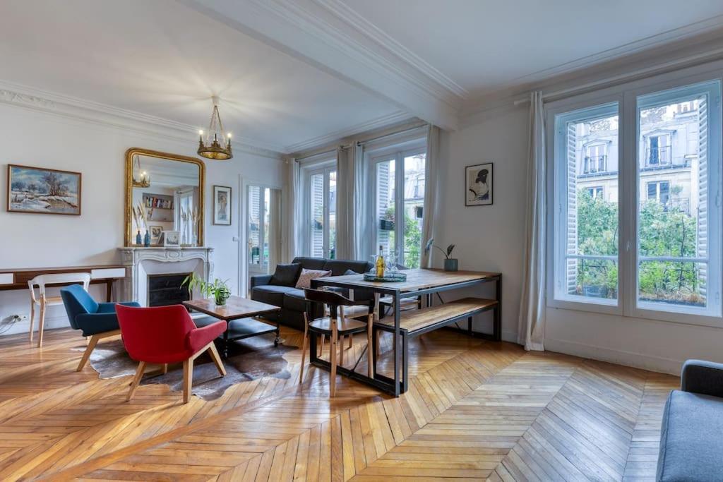 Appartement Dans Les Arbres A Montmartre Paris